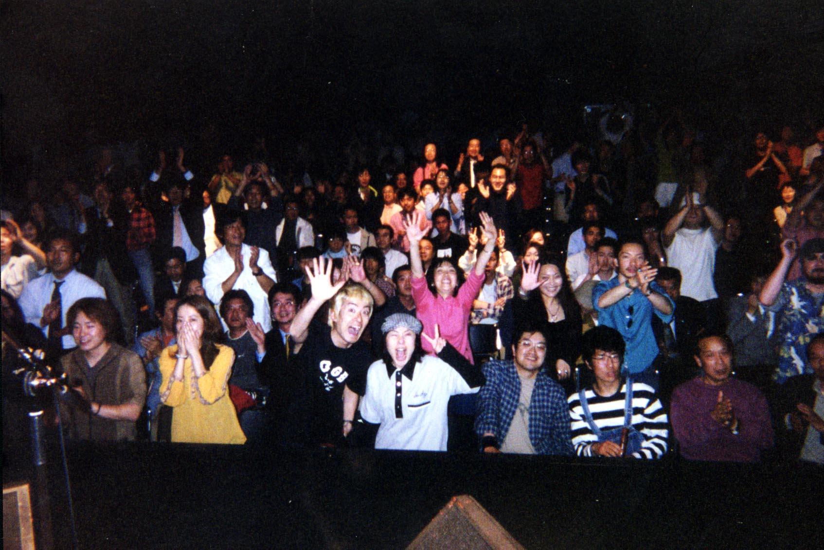Audience reaction at Zepp Sendai, May 24, 2001; A great collection of faces